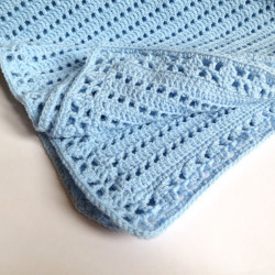 Couverture bébé unie bleue.