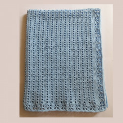 Couverture bébé unie bleue.