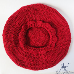 Béret rouge au crochet