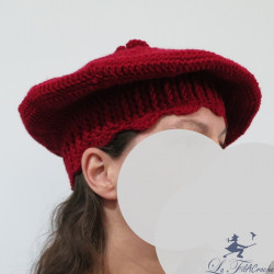Béret rouge au crochet