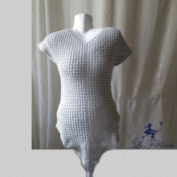 Tunique au crochet col V et pointe granny