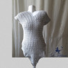 Tunique au crochet col V et pointe granny