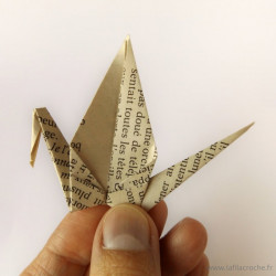 Grues en papier de livre