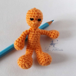 mini poupée en laine