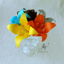 petit bouquet de fleurs de lys en papier