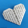Coeur origami en papier de livre