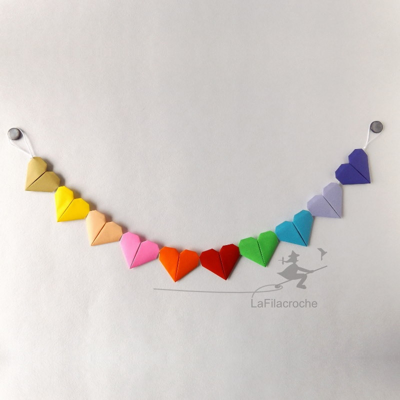 Guirlande coeurs en papier décoration idée cadeau fait main