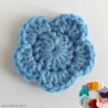 appliqué fleur bleue au crochet