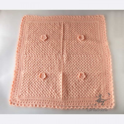 Plaid bébé rose au crochet point granny
