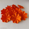 Fleur en papier rouge orange
