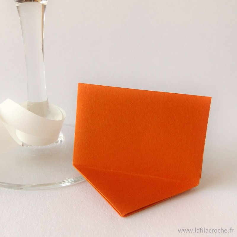 Marque-place rectangulaire origami rouge orangé