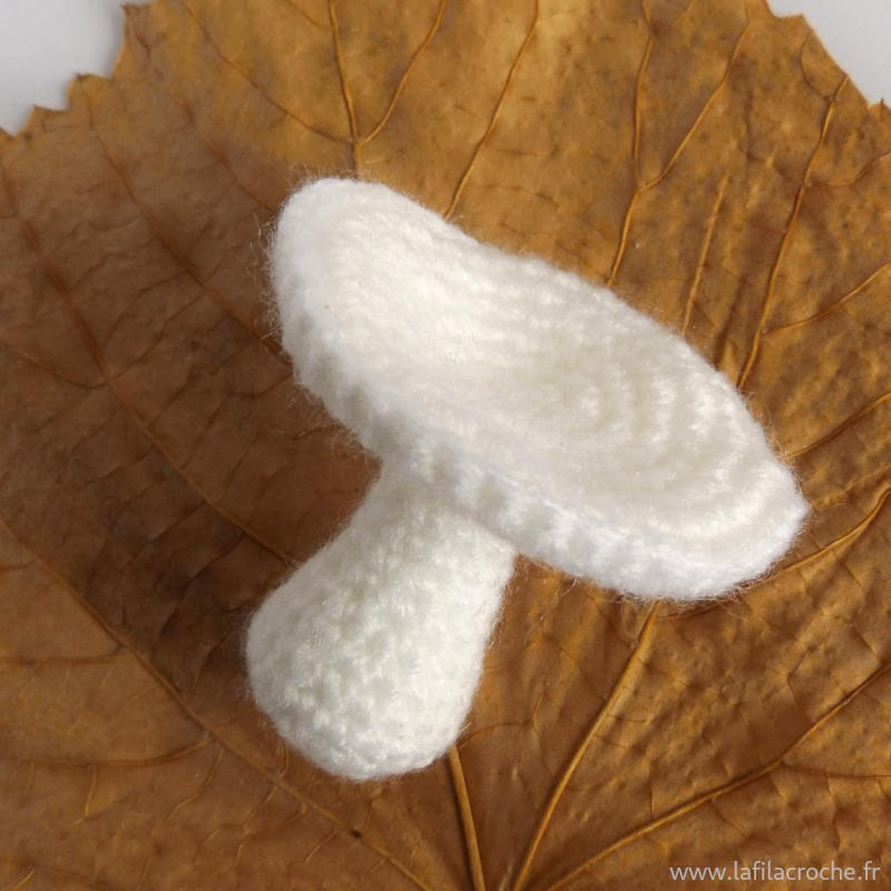 Champignon blanc fait main au crochet