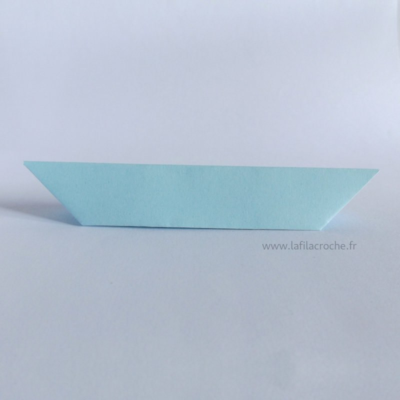 Marque-place baptême forme trapèze bleu ciel