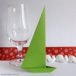 Marque-place bateau à voile vert