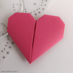 Marque-place coeur rose en origami