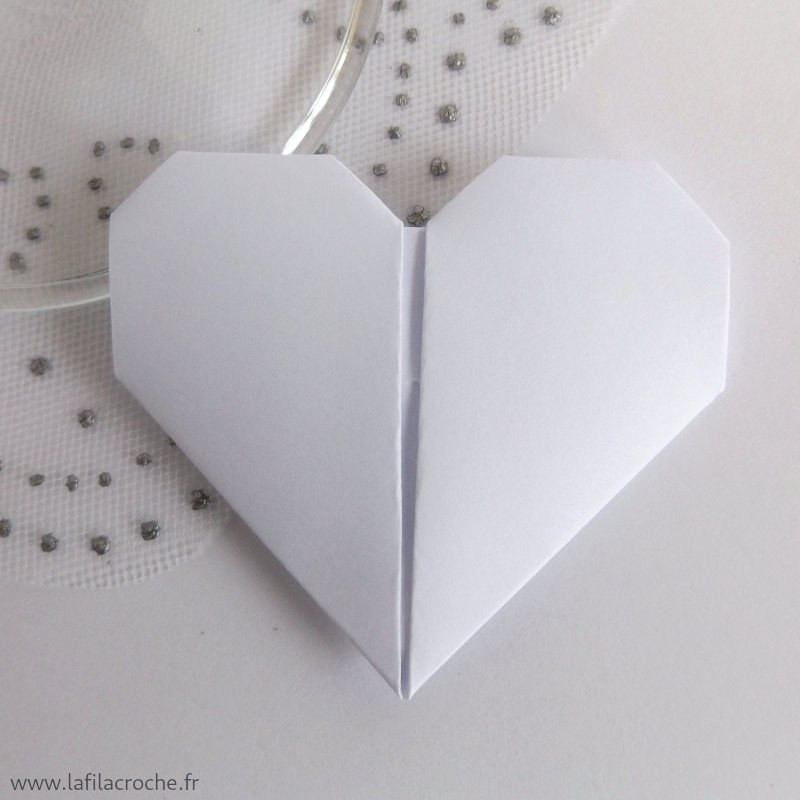 Marque-place coeur origami mariage blanc