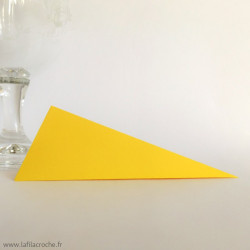 Marque-place triangle origami jaune