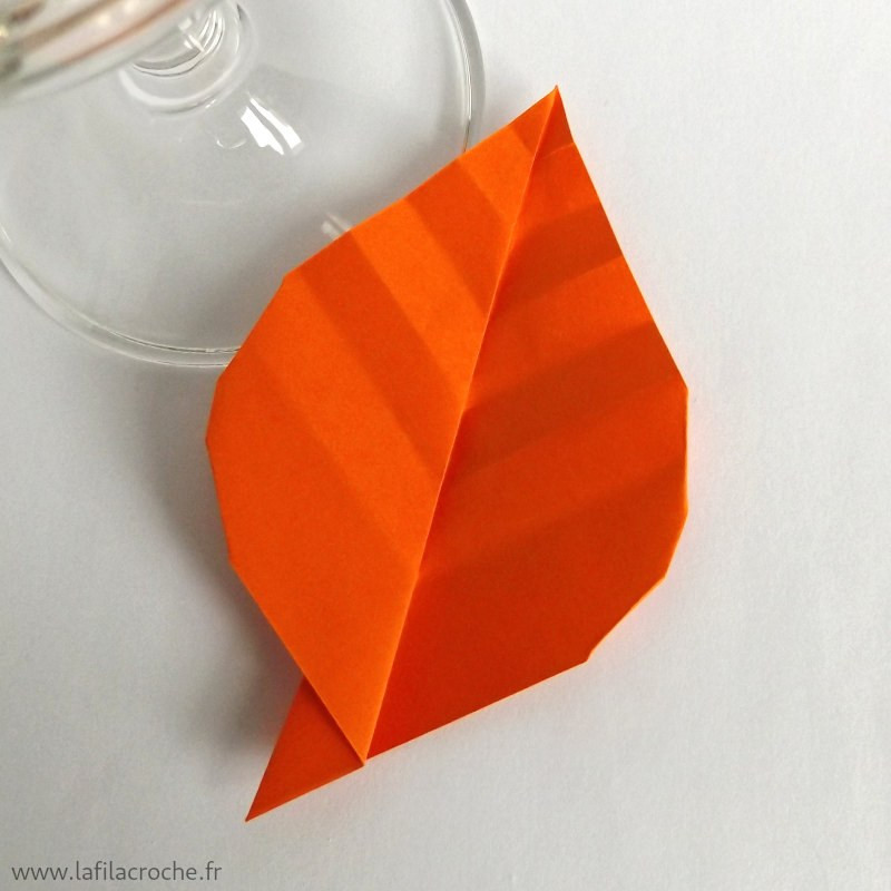 Marque-place feuille d’arbre en origami