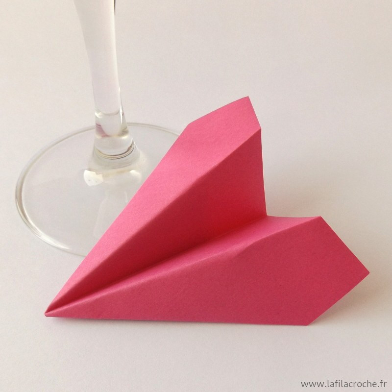 Marque-place avion en papier