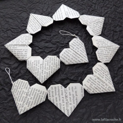 Guirlande de coeurs en papier de livre recyclé