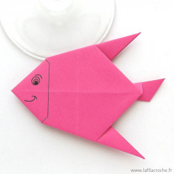 marque-place poisson rose en papier