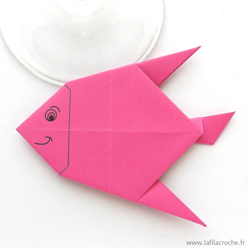 marque-place poisson rose en papier