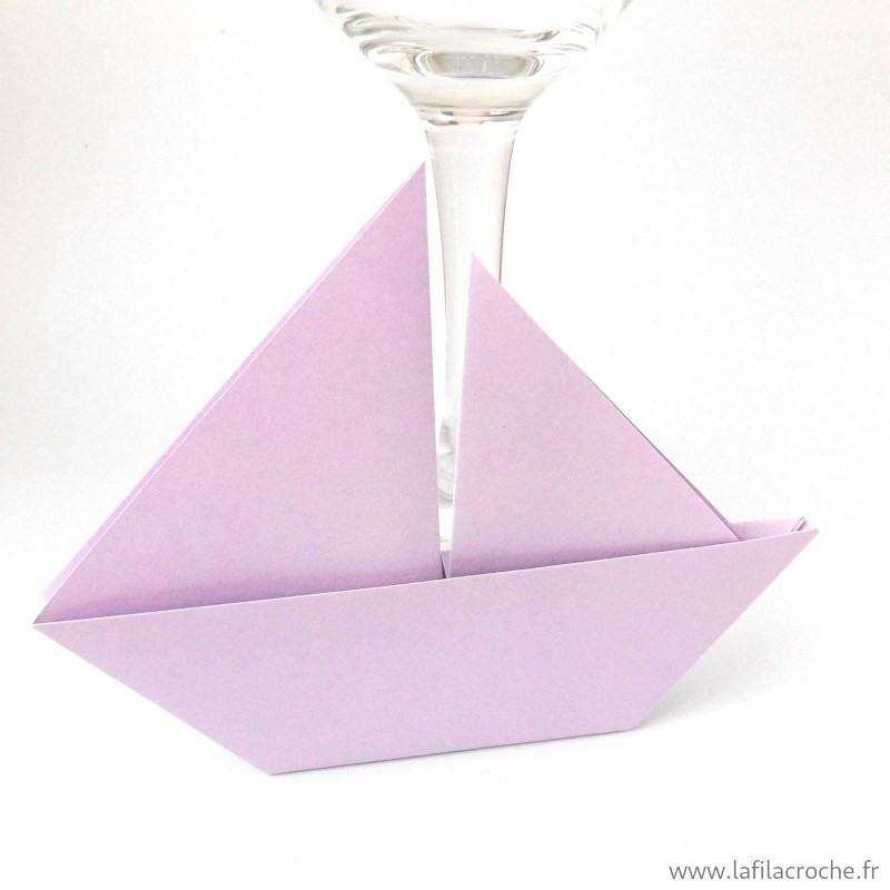 Marque-place bateau voilier mauve