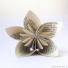 Fleur modulaire origami en papier de livre