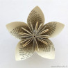 Fleur origami en pages de livre