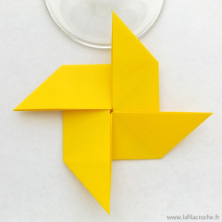 Marque-place moulin à vent jaune