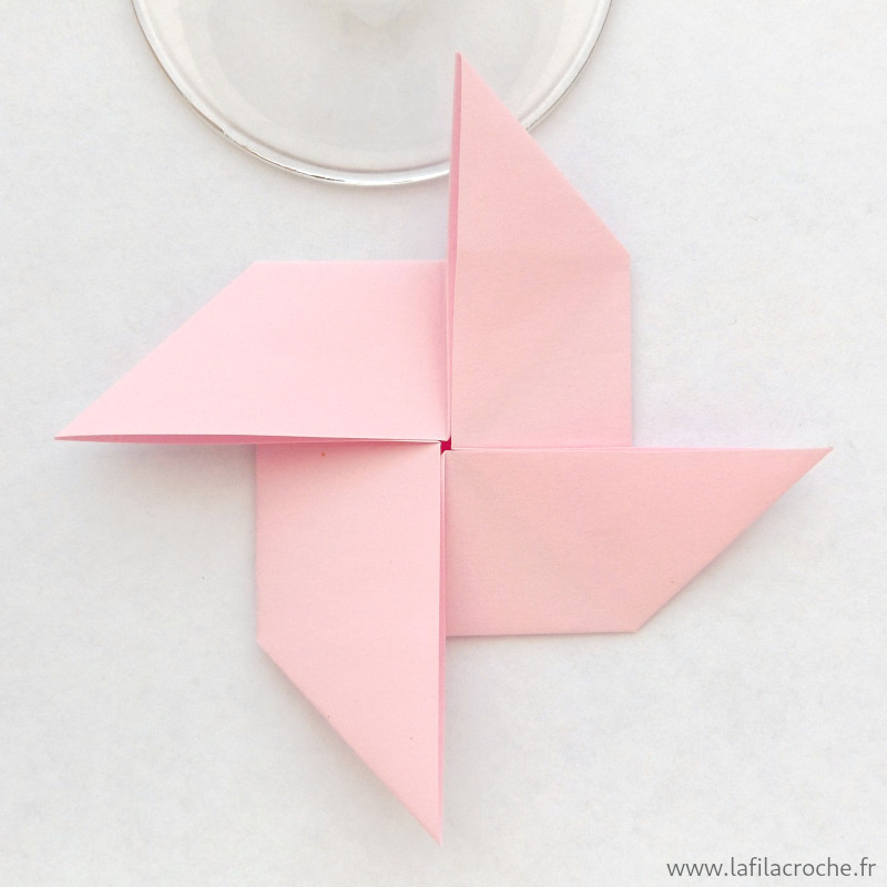 Marque-place moulin à vent origami rose clair