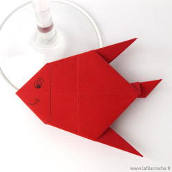 Marque-place poisson rouge rigolo en origami