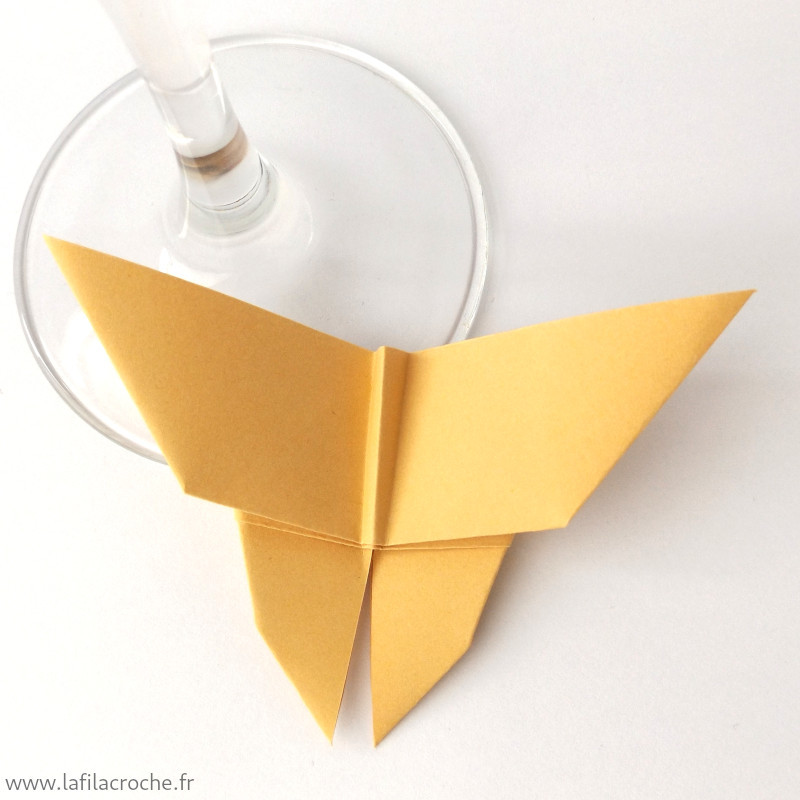 marque-place papillon origami couleur sable