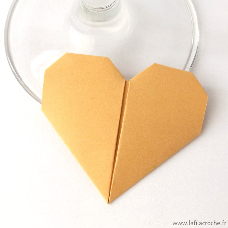 Marque-place cœur origami sable