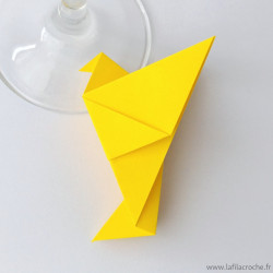 Marque-place origami pigeon jaune