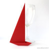 Marque-place bateau à grande voile rouge en origami