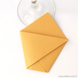 Marque-place pochette origami sable