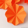 Fleur en papier découpé orange