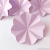 Fleur en papier découpé mauve