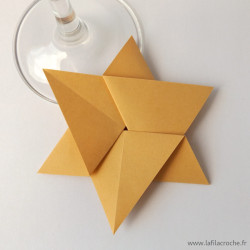 Marque-place étoile de David origami sable
