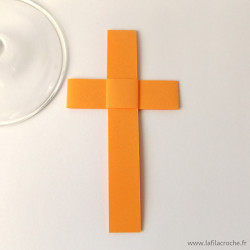Marque-place croix orange en origami