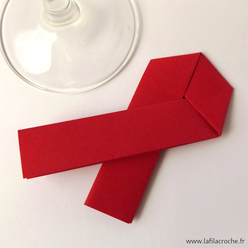 Marque-place ruban origami rouge