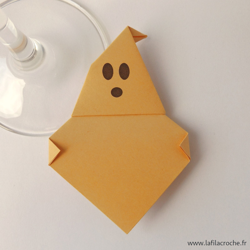 Marque-place fantôme origami sable