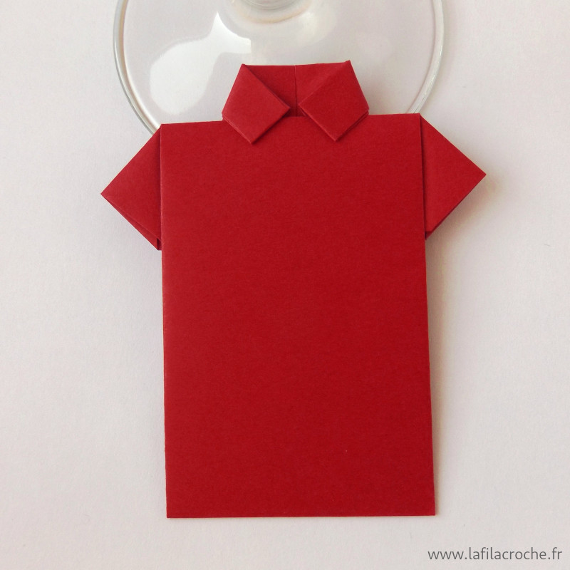 Marque-place chemise origami rouge