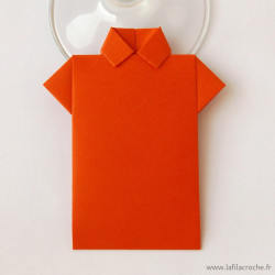 Marque-place chemise origami rouge orangé