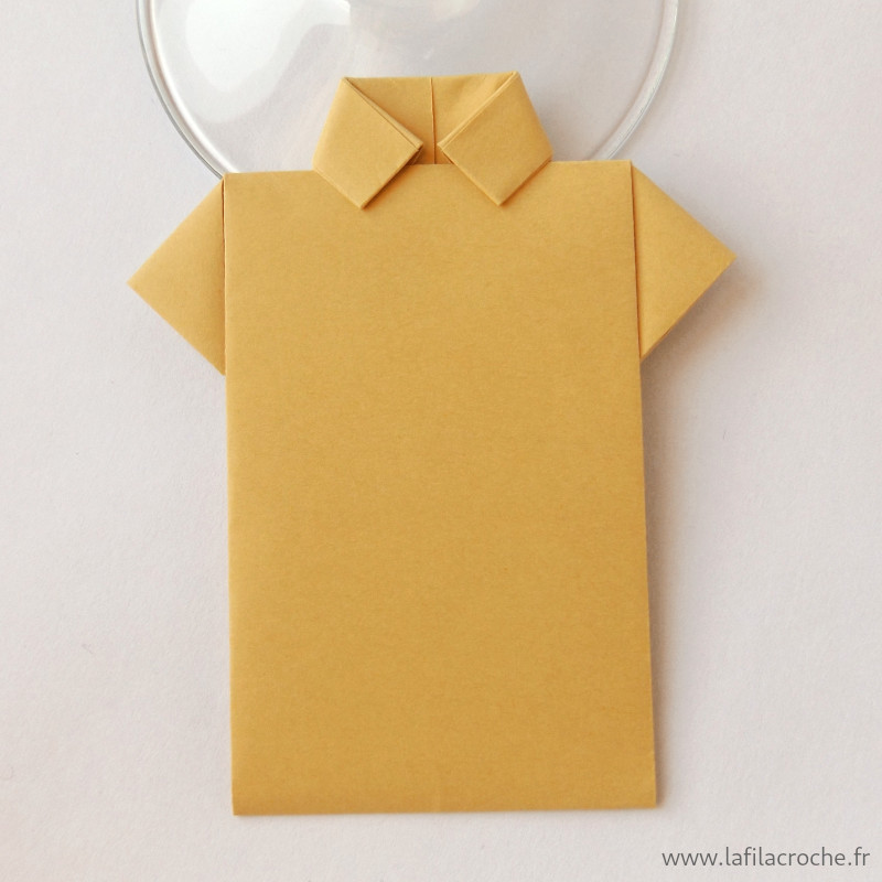 Marque-place chemise origami sable