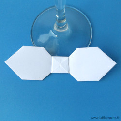 Marque-place nœud papillon blanc