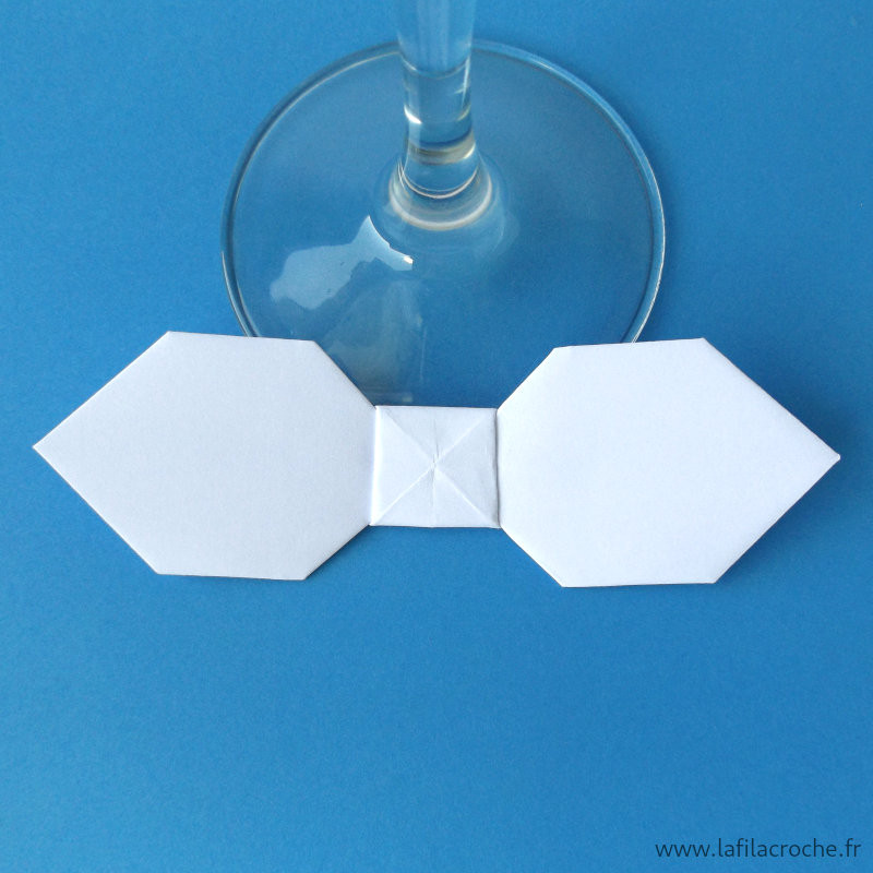 Marque-place nœud papillon blanc