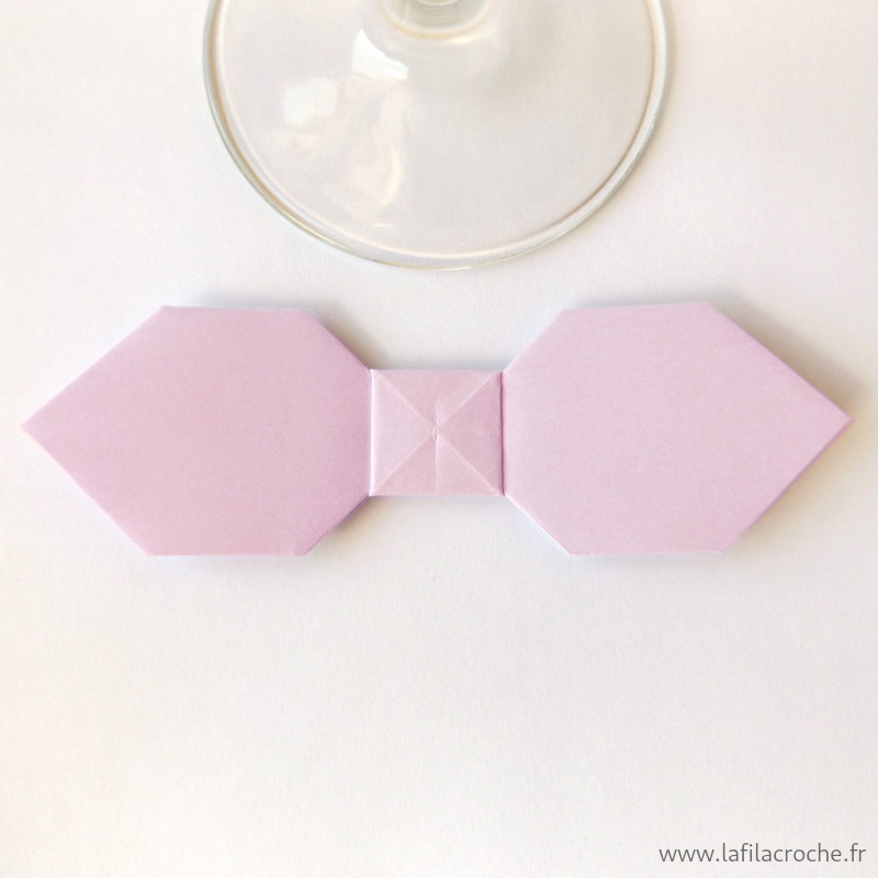 Marque-place nœud papillon mauve