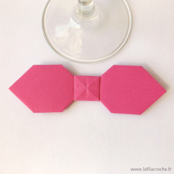 Marque-place nœud papillon rose